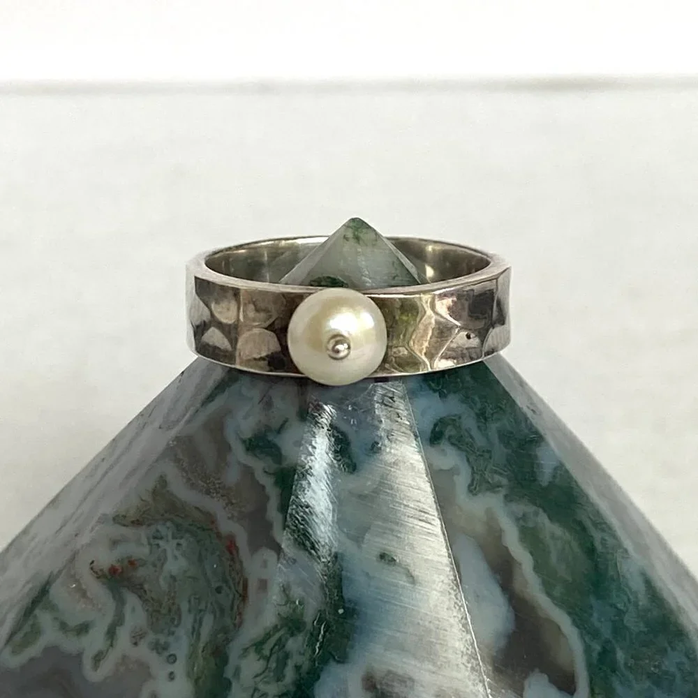 Sterling Silver 925 GA 5MM Hammered Genuine White Pearl Band Ring Sz 6.5